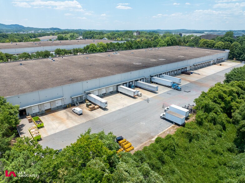 More Photos Of 2850 Barrett Lakes Blvd, Kennesaw Warehouse For Lease