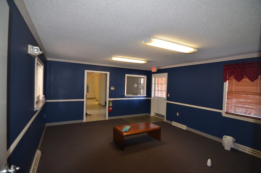 More Photos Of 180 Poquonock Ave, Windsor Medical For Lease