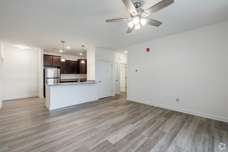 More Photos Of 41 Wttr Ln, Westminster Apartments For Sale