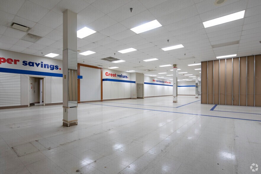 More Photos Of 3705-3789 Eastern Blvd, Montgomery Unknown For Lease