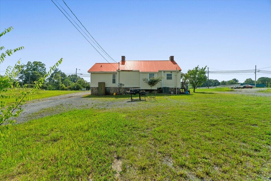 More Photos Of 806 N 3rd Ave, Chatsworth Office Residential For Sale