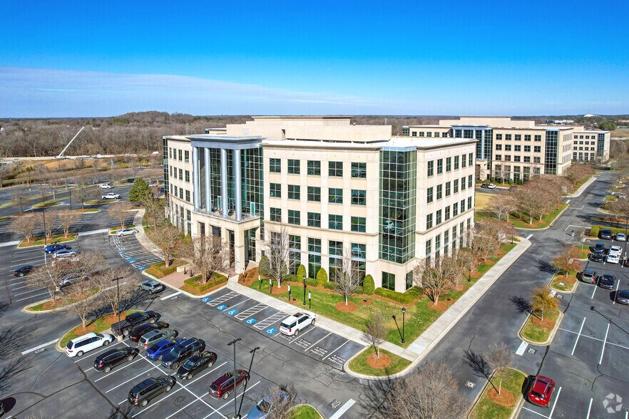 More Photos Of 13860 Ballantyne Corporate Pl, Charlotte Office For Lease