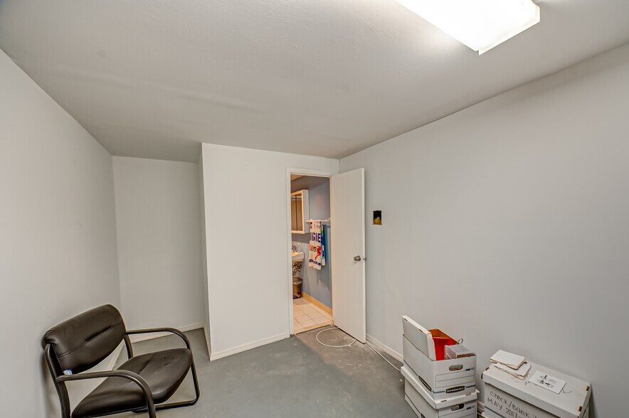 More Photos Of 24 Railroad Ave, Patchogue Office For Sale