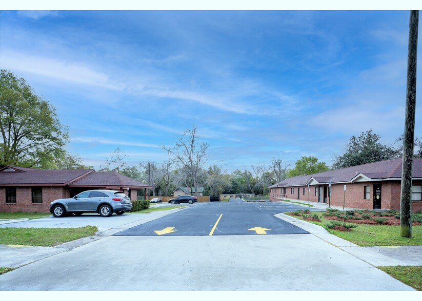 More Photos Of 506-508 Houston Ave NW, Live Oak Office For Sale