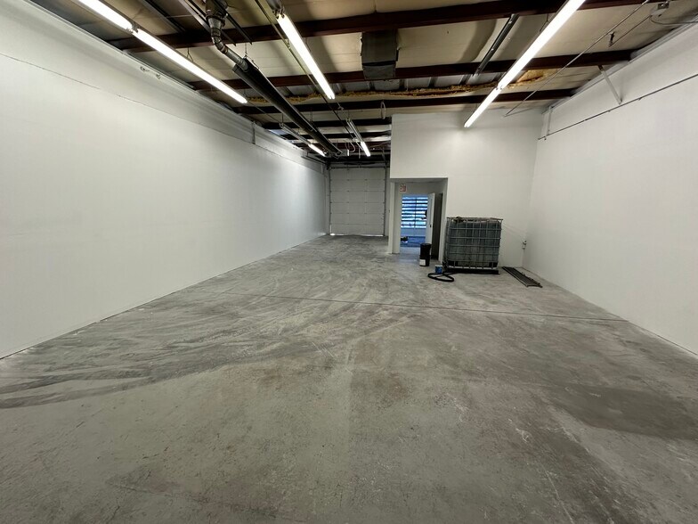 More Photos Of 2101 S Platte River Dr, Denver Warehouse For Lease