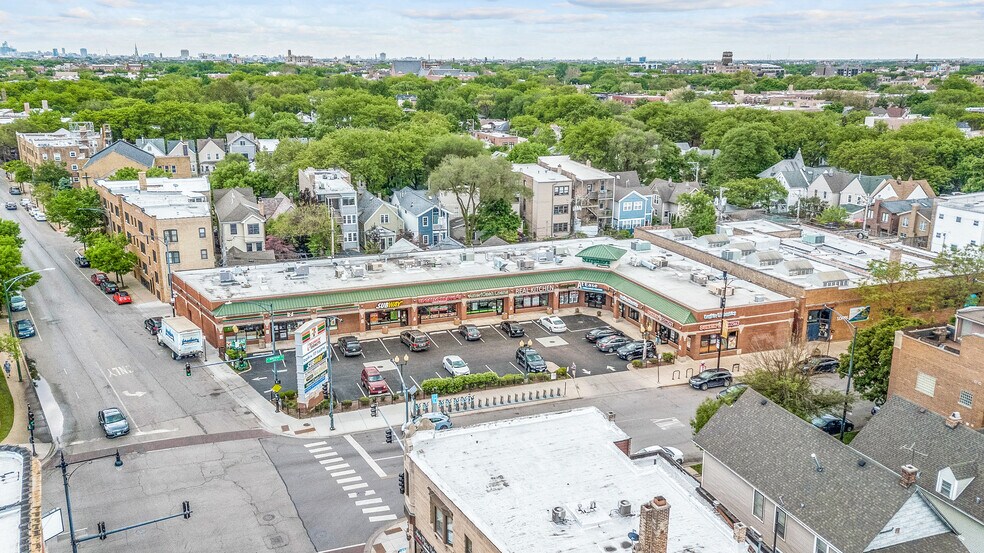 More Photos Of 1425-1441 W Montrose Ave, Chicago General Retail For Lease