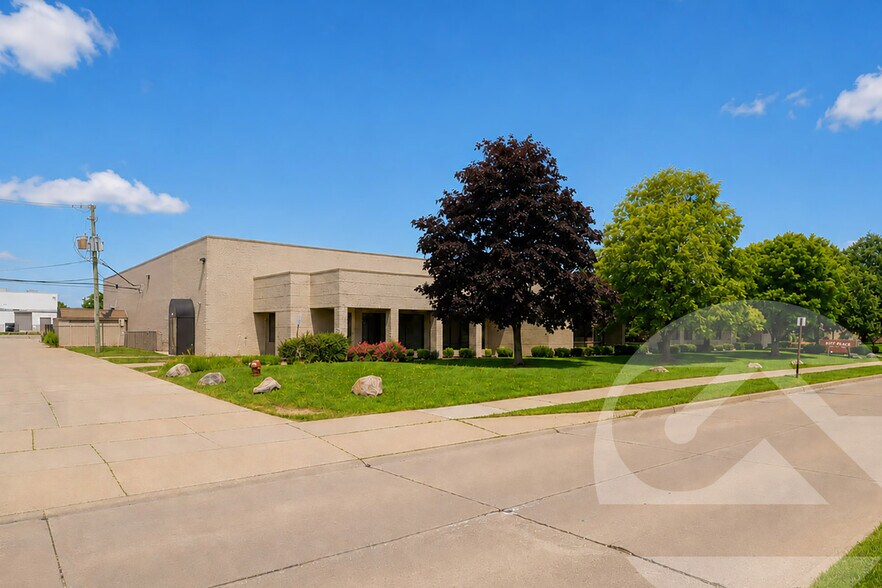 Primary Photo Of 900 E Whitcomb Ave, Madison Heights Manufacturing For Lease