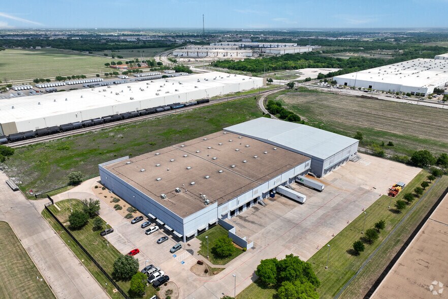 More Photos Of 6801 Snowden Rd, Fort Worth Industrial For Sale