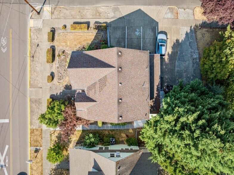 More Photos Of 707 NE 5th St, McMinnville Office For Sale