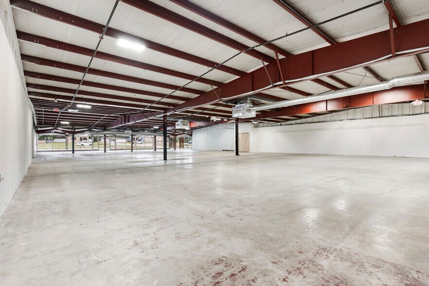 More Photos Of 1511 W Broadway St, Ardmore Auto Dealership For Sale