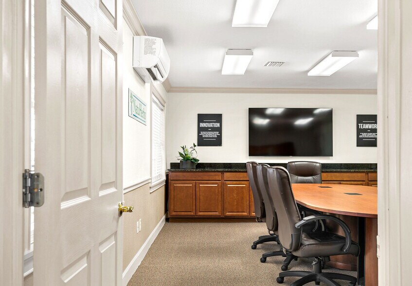 More Photos Of 525 8th St W, Bradenton Office For Sale