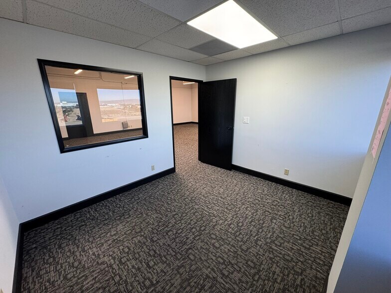 More Photos Of 2900 Orange Ave, Signal Hill Unknown For Lease