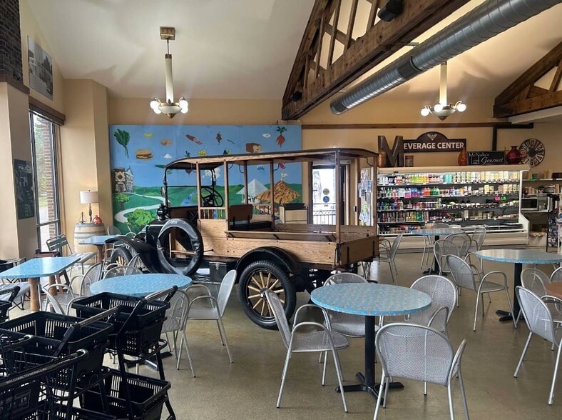 More Photos Of 1026 Main St, Grinnell Supermarket For Sale