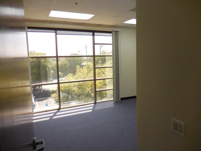 More Photos Of 19801 Hamilton Ave, Torrance Warehouse For Lease