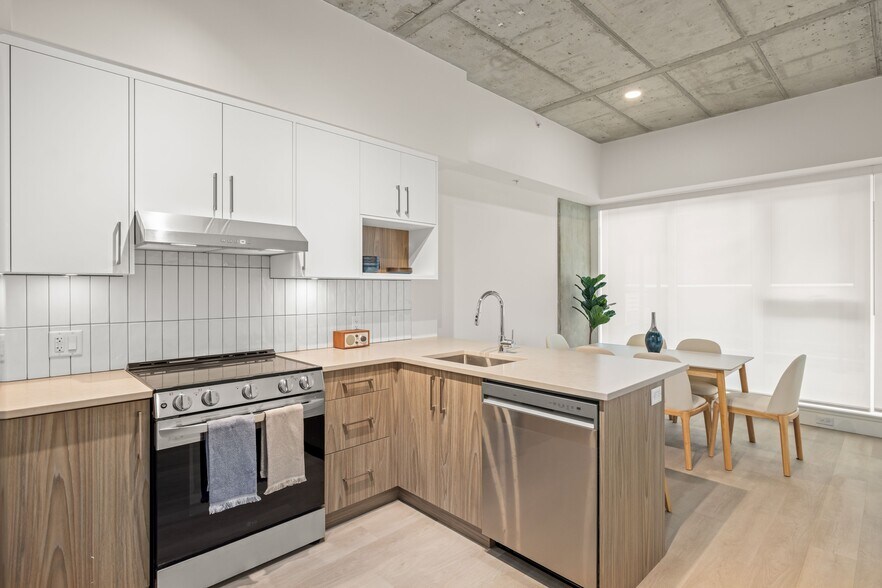 More Photos Of 825 Fort St, Victoria Apartments For Lease