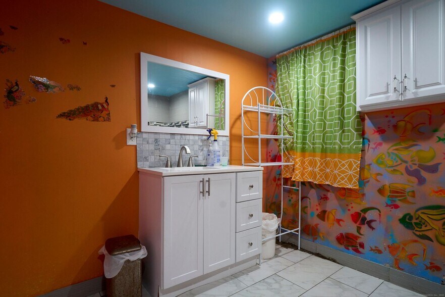 More Photos Of 39 Capen St, Hartford Multifamily For Sale
