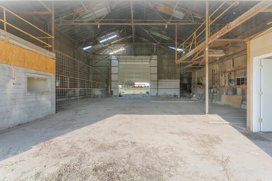 More Photos Of 600 W Cherry St, Cushing Warehouse For Lease