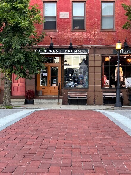 More Photos Of 7 W Main St, North Kingstown Storefront For Lease