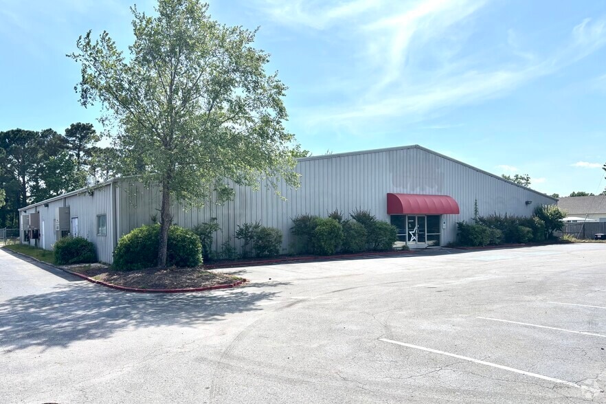 More Photos Of 6644 Gordon Rd, Wilmington Freestanding For Lease