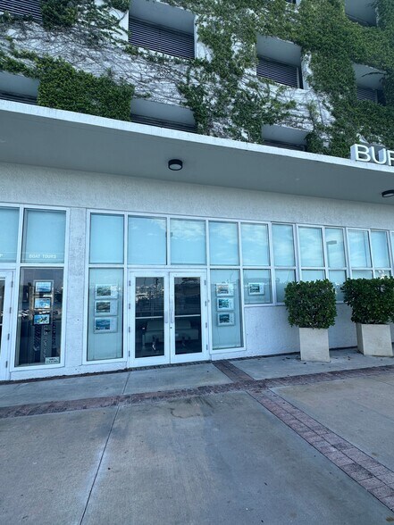 More Photos Of 300 Alton Rd, Miami Beach Office For Lease