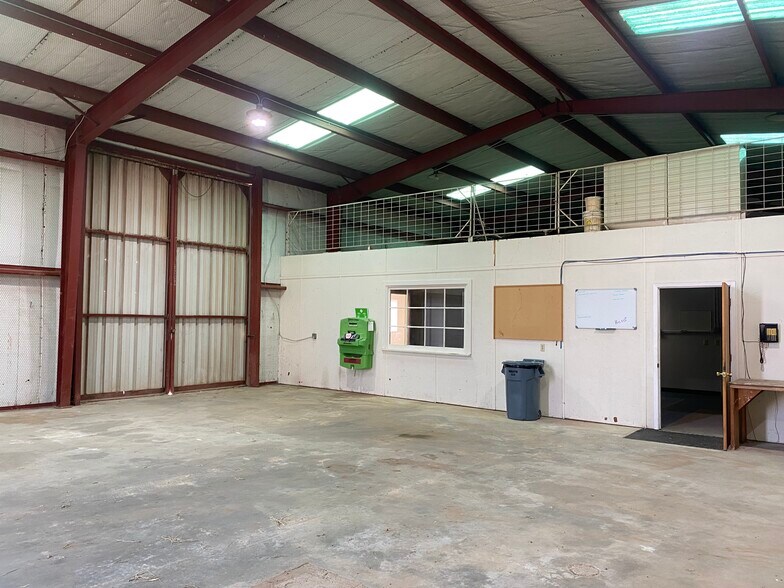 More Photos Of 8051 Seymour Hwy, Wichita Falls Warehouse For Lease
