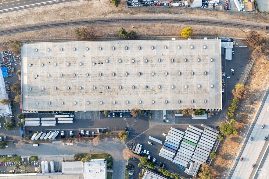 More Photos Of 2867 Surveyor St, Pomona Manufacturing For Lease