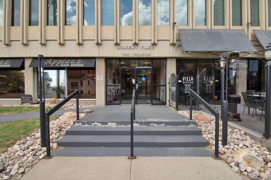 More Photos Of 11520 100 Av NW, Edmonton Apartments For Sale