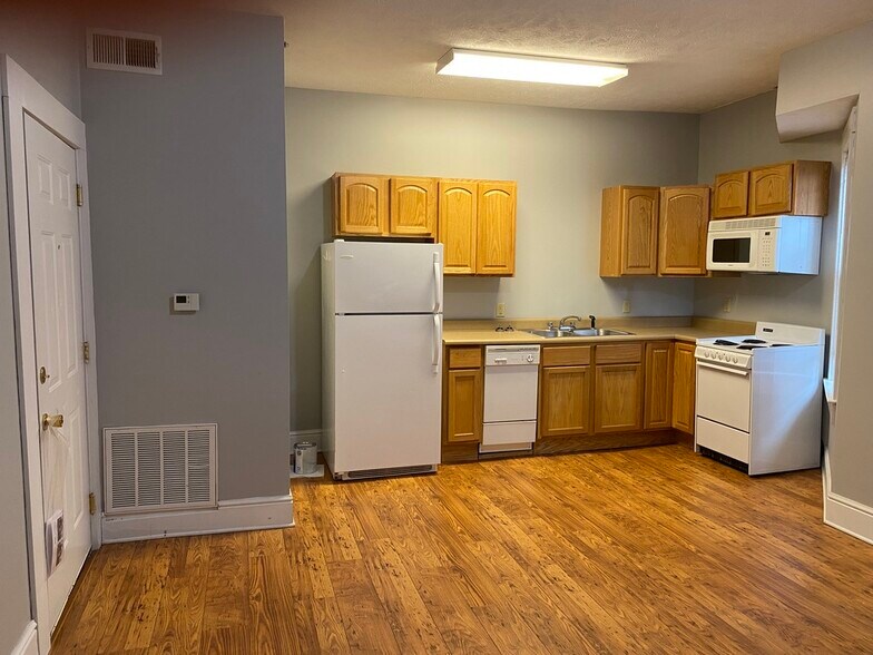 More Photos Of 444 High St, Morgantown Storefront Retail Residential For Lease