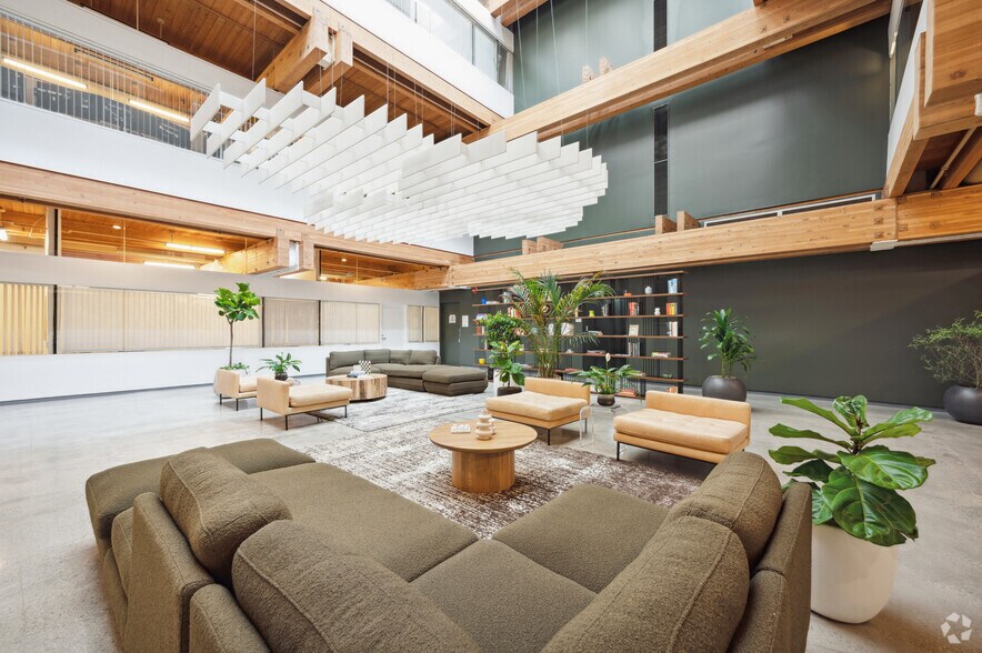 More Photos Of 4444 W Lakeside Dr, Burbank Loft Creative Space For Lease