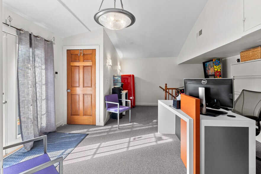 More Photos Of 114-118 E Calhoun St, Woodstock Freestanding For Lease