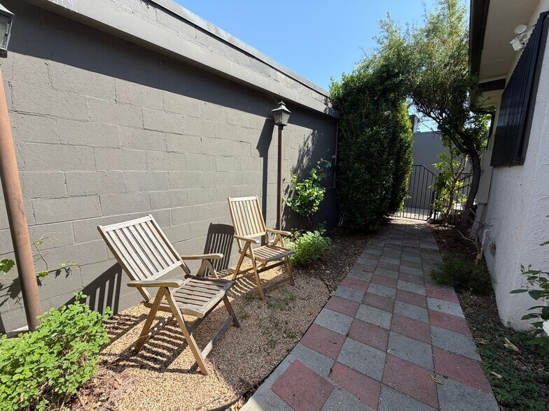 More Photos Of 1191 E Walnut St, Pasadena Office Residential For Lease