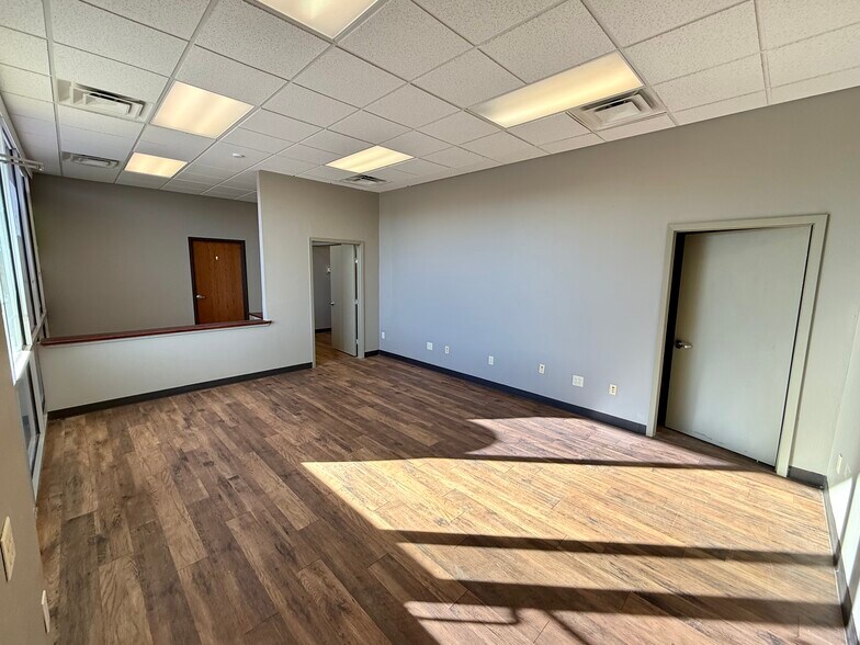 More Photos Of 1221 N Kelly Ave, Edmond General Retail For Lease