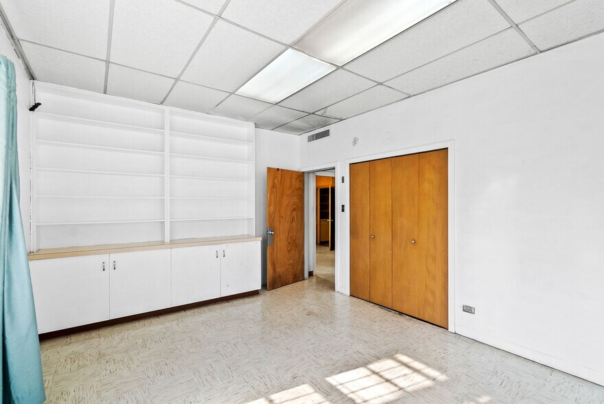 More Photos Of 1701 W Woodlawn Ave, San Antonio Religious Facility For Sale