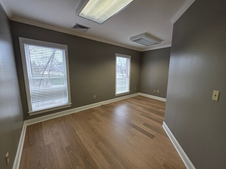 More Photos Of 109C Laurens Rd, Greenville Office Residential For Lease