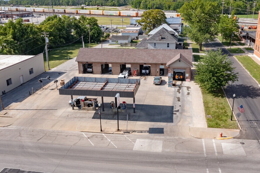 More Photos Of 301 W Coates St, Moberly Specialty For Sale