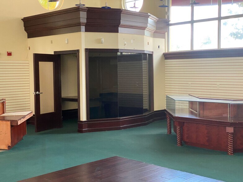 More Photos Of 25355 S Tamiami Trl, Bonita Springs Freestanding For Lease