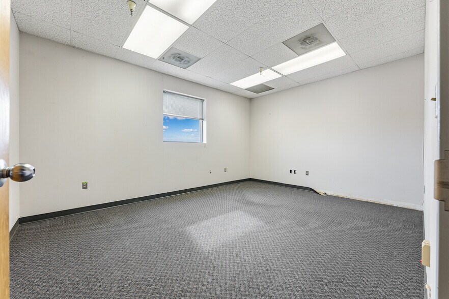 More Photos Of 501 Locust Ave, Fairmont Freestanding For Sale