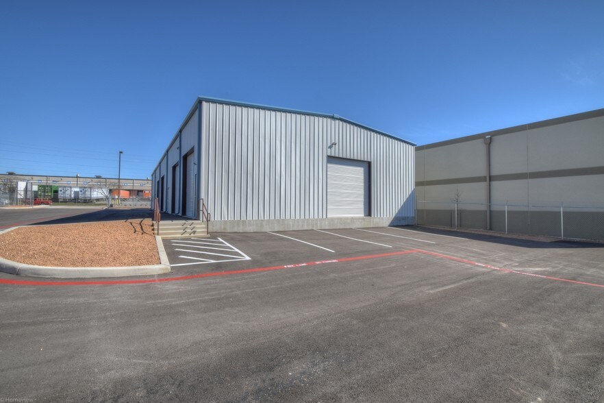 More Photos Of 5731 Rittiman Plz, San Antonio Warehouse For Lease