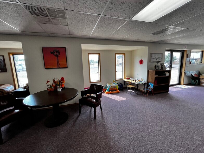 More Photos Of 404 Douglas Ave, Beaver Office For Sale