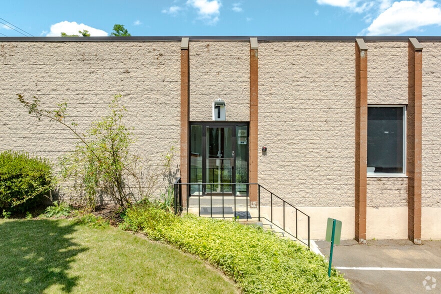 More Photos Of 925 Sherman Ave, Hamden Warehouse For Lease