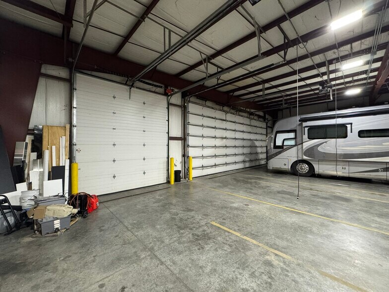 More Photos Of 3821 Industrial Blvd, Indianapolis Light Distribution For Sale