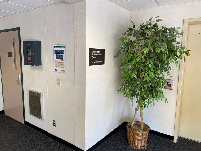 More Photos Of 4 Northwestern Dr, Bloomfield Medical For Lease