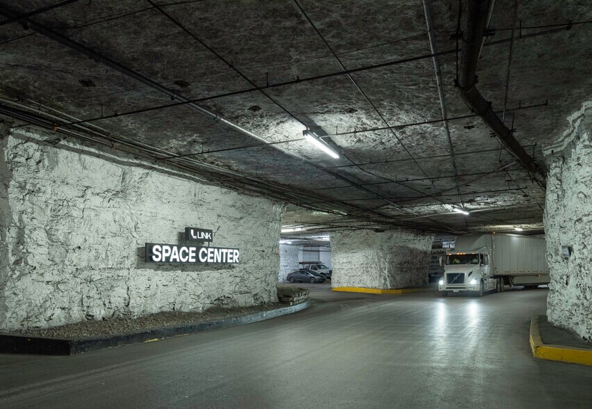 Primary Photo Of 1500 Geospace Dr, Independence Warehouse For Lease