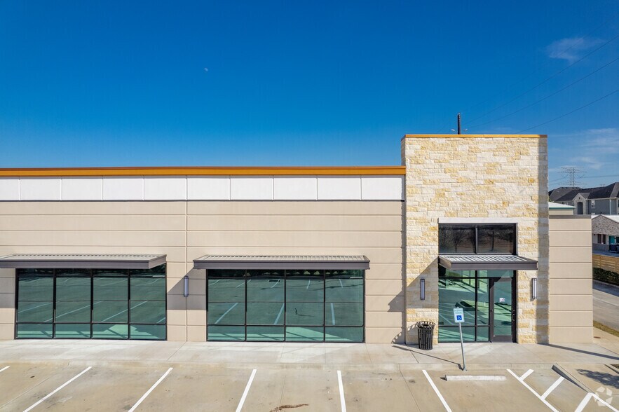 More Photos Of 9630 N Sam Houston Pkwy E, Humble Storefront For Lease