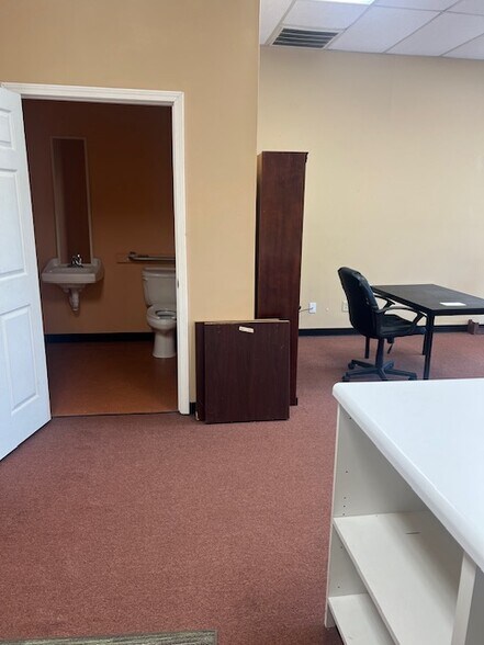 More Photos Of 511 Settlement Rd, Gray General Retail For Lease