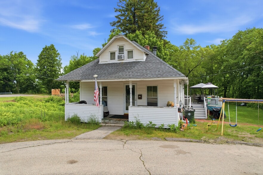 More Photos Of 310 N State St, Concord Auto Dealership For Lease
