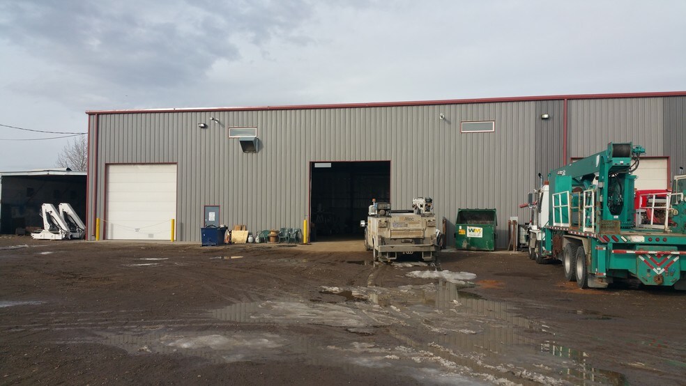 More Photos Of 9605 48th St SE, Calgary Service For Lease