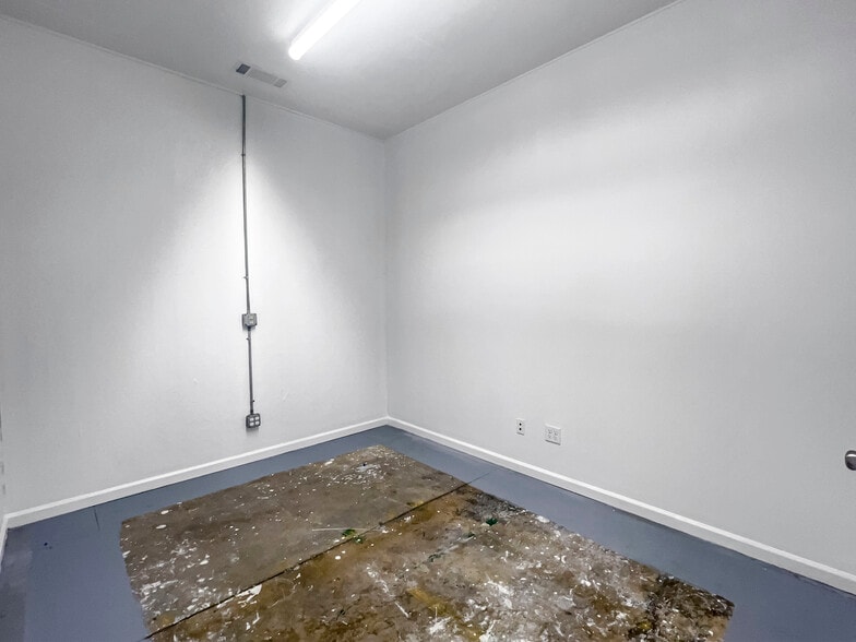 More Photos Of 3160 Mcfarland Blvd, Northport Warehouse For Sale