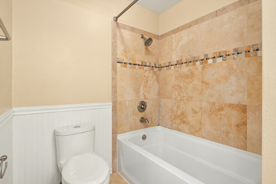 More Photos Of 28426 16th Ave S, Federal Way Apartments For Sale