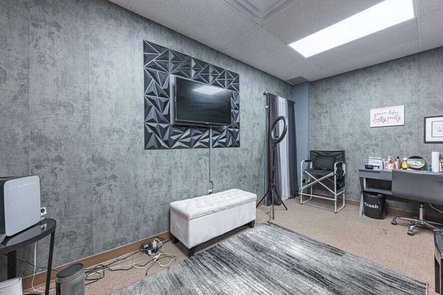 More Photos Of 8620 Winton Rd, Cincinnati Medical For Sale